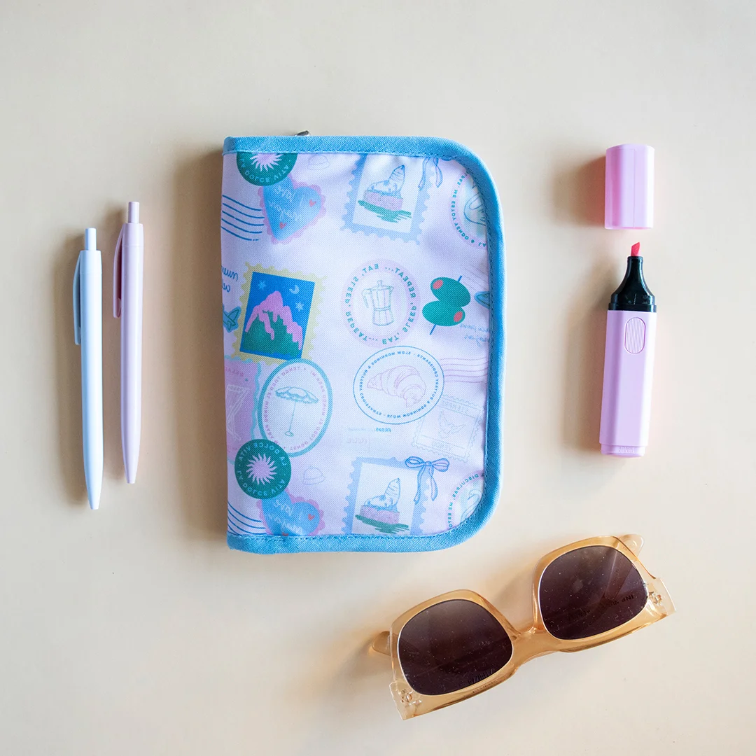 Portapasaporte / Estuche porta documentos ✈️✨ In my travel era