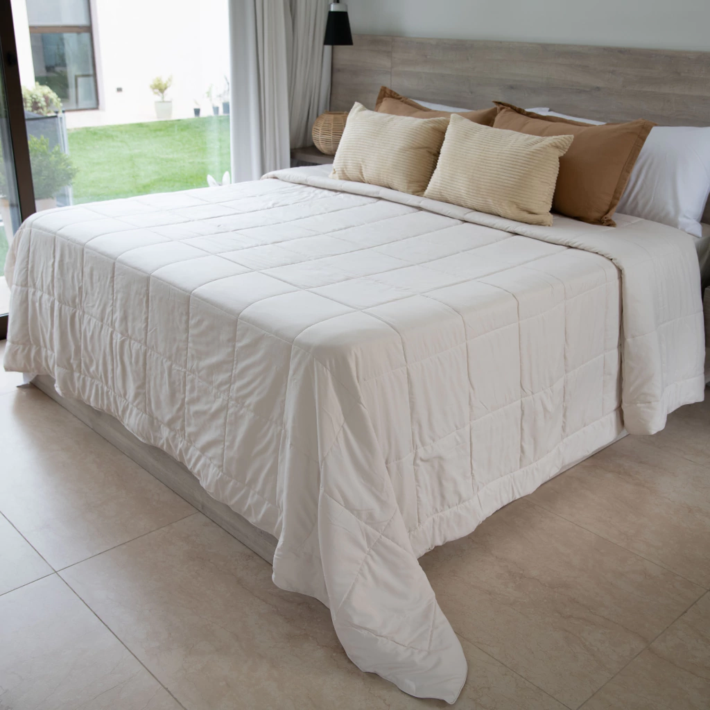 Acolchado Doha Cuatro Estaciones King Natural