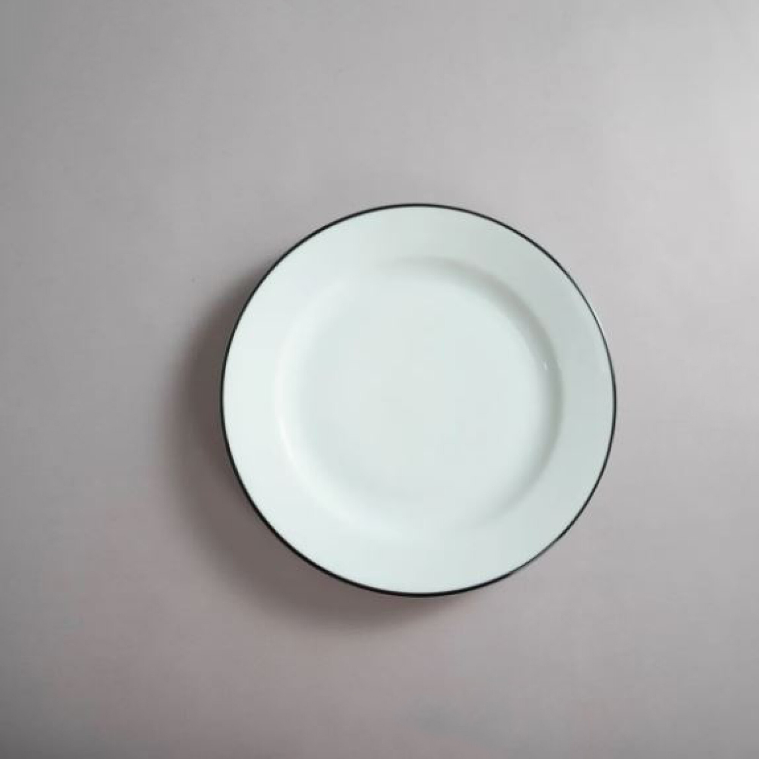 Plato Postre con ala 21cm, con filete negro Royal Porcelain | Por Unidad